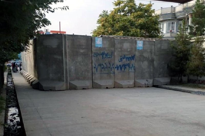 امنیت ملی: دیوارهای سمنتی از جاده های پایتخت برداشته شود
