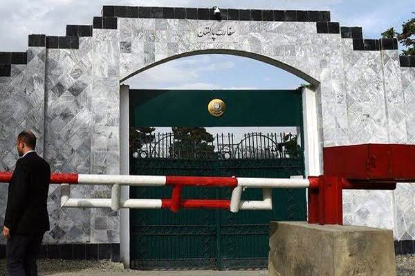 سفارت پاکستان در کابل می‌گوید، ویزای فوری پزشکی را صادر خواهد کرد