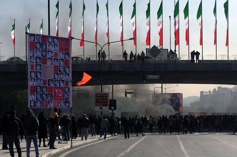 ادامه اعتراضات در ایران؛ چندین مکتب تعطیل شد
