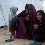 وضعیت بد آوارگان در افغانستان/ اوچا: بیش از ۳۰۰ هزار نفر بی خانمان شده‌اند