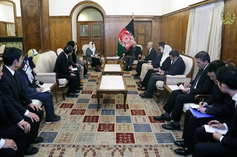 غنی در دیدار با خانواده ناکامورا، مراتب تسلیت ملت افغانستان را اعلام کرد