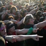 هزاران زن نمایش «تو متجاوز هستی» را در شیلی اجرا کردند