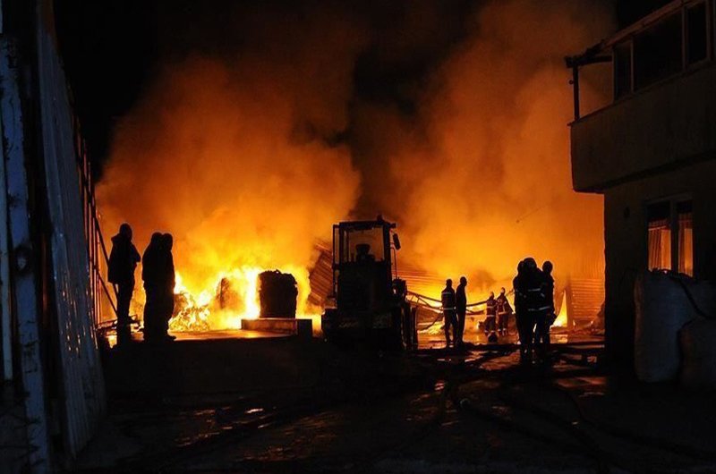 ۴۰ هندی زنده زنده در آتش گسترده یک کارخانه سوختند