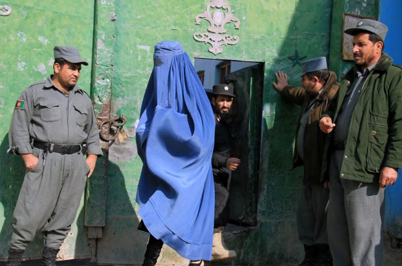 اشرف غنی با صدور فرمان عفو زنان زندانی، به مبارزه با خشونت علیه زنان رفت